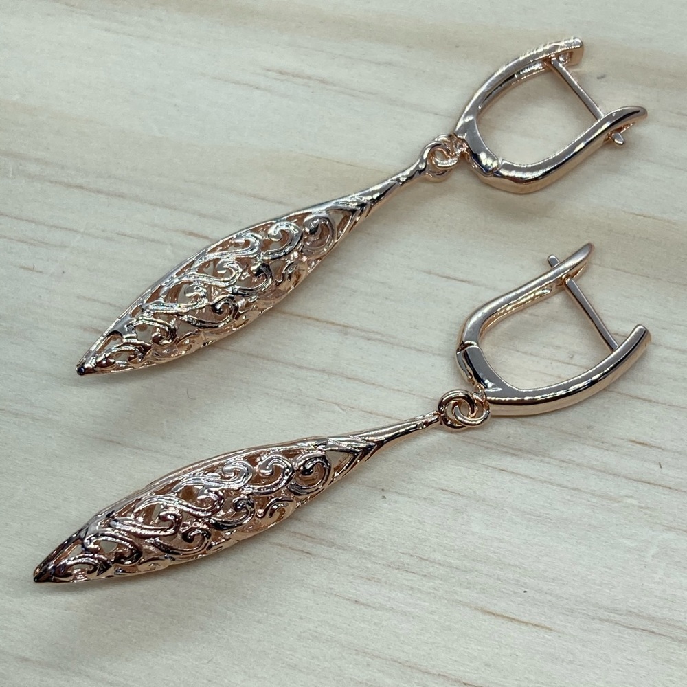 🌟 Gold Plated Drop Earrings - Picture 4 of 5